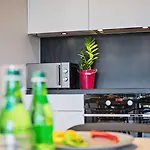 Homely Place Hotell 3*